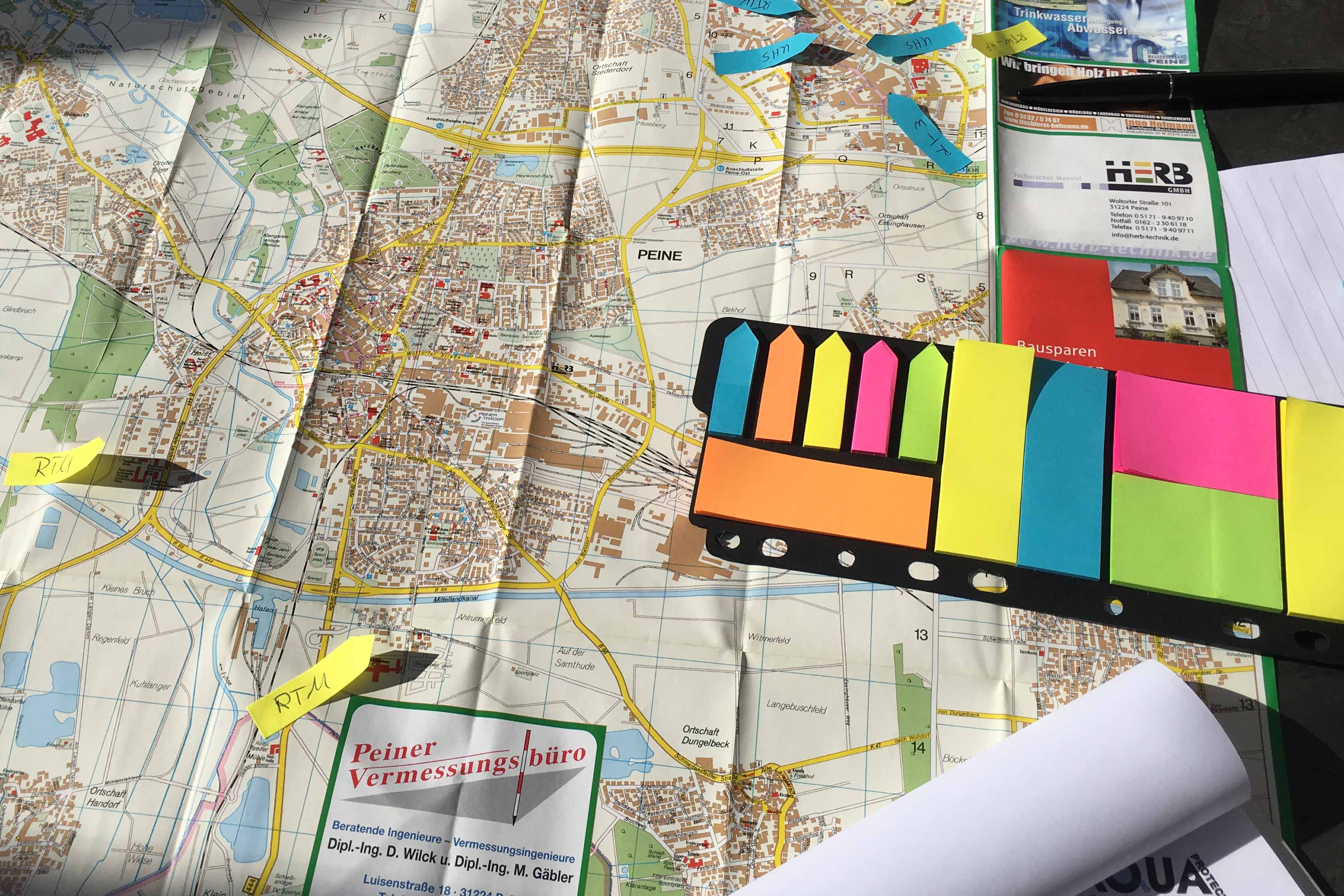 Foto: Ausbildung an der Landkarte