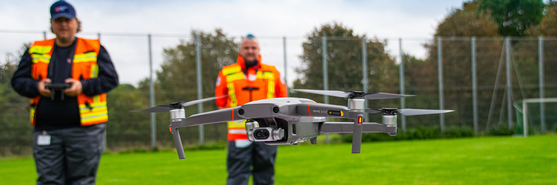 Foto: Der Kopter beim Start auf einem Sportplatz