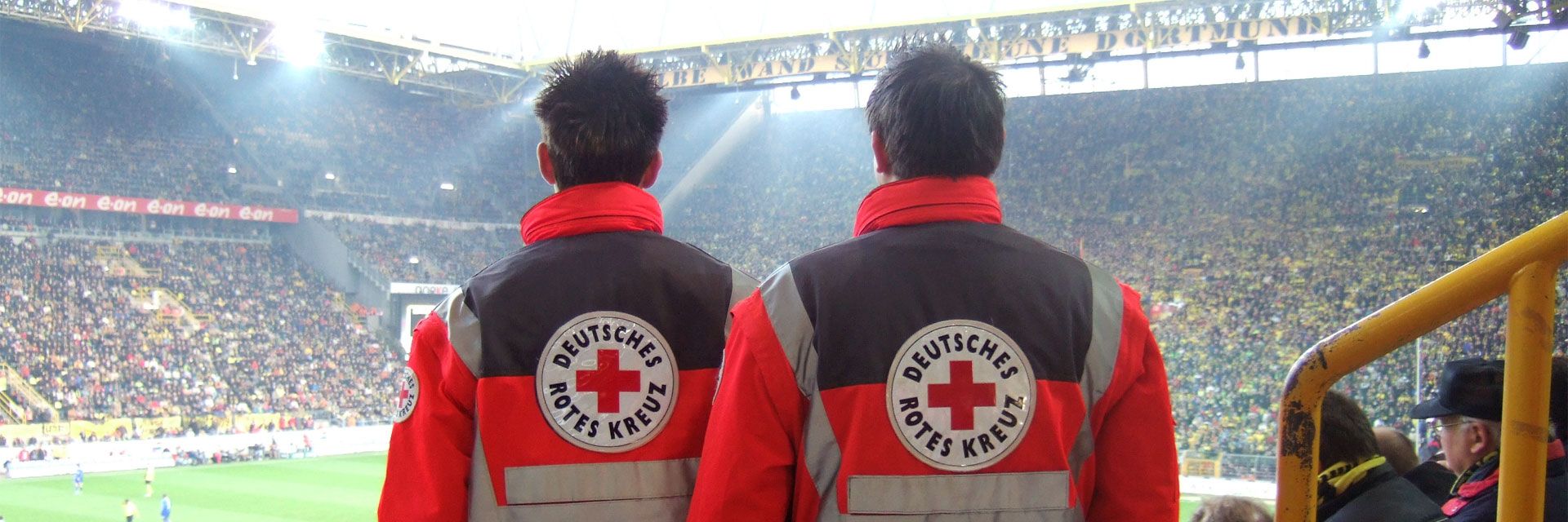 Foto: Einsatzkräfte im Stadion